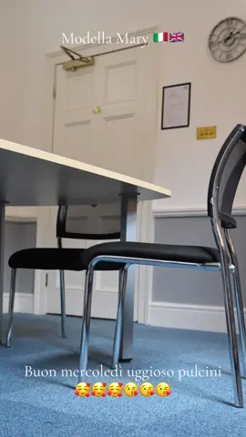 Sono il vostro raggio di sole in questa giornata piovosa 🥰🥰🥰😘😘😘#buongiornoatutti#modellamilano#segretariafelice#outfitsinspiration#modelfashionpassion#tacchiaspillo#