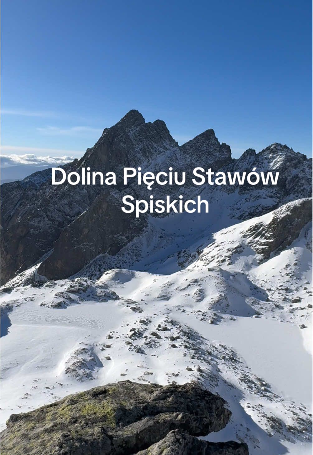 Wspinaczka na szczyty w rejonie Spiskiej Grzędy. #Tatry #tatramountains #tatrywysokie #tatrywysokie #Słowacja #grań #slovensko #extreme #Hiking #motywacja #climbing #pasja #pasion #mountainview #wiatr #czekam #chmury 