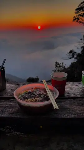 #CapCut Ngồi lại đến khi hoàng hôn biến mất.#chill #chillmusic #viralvideo #anhchangnhaque2k #fyp #melody #nhenhang #hoanghon .