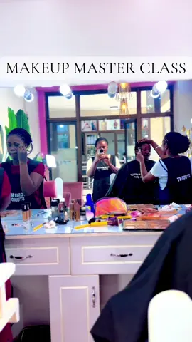 Makeup Classes on-going 💋 #makeupclasses #kampala_uganda🇺🇬🇺🇬🤝 #proffesionalmakeupartist #fyp 