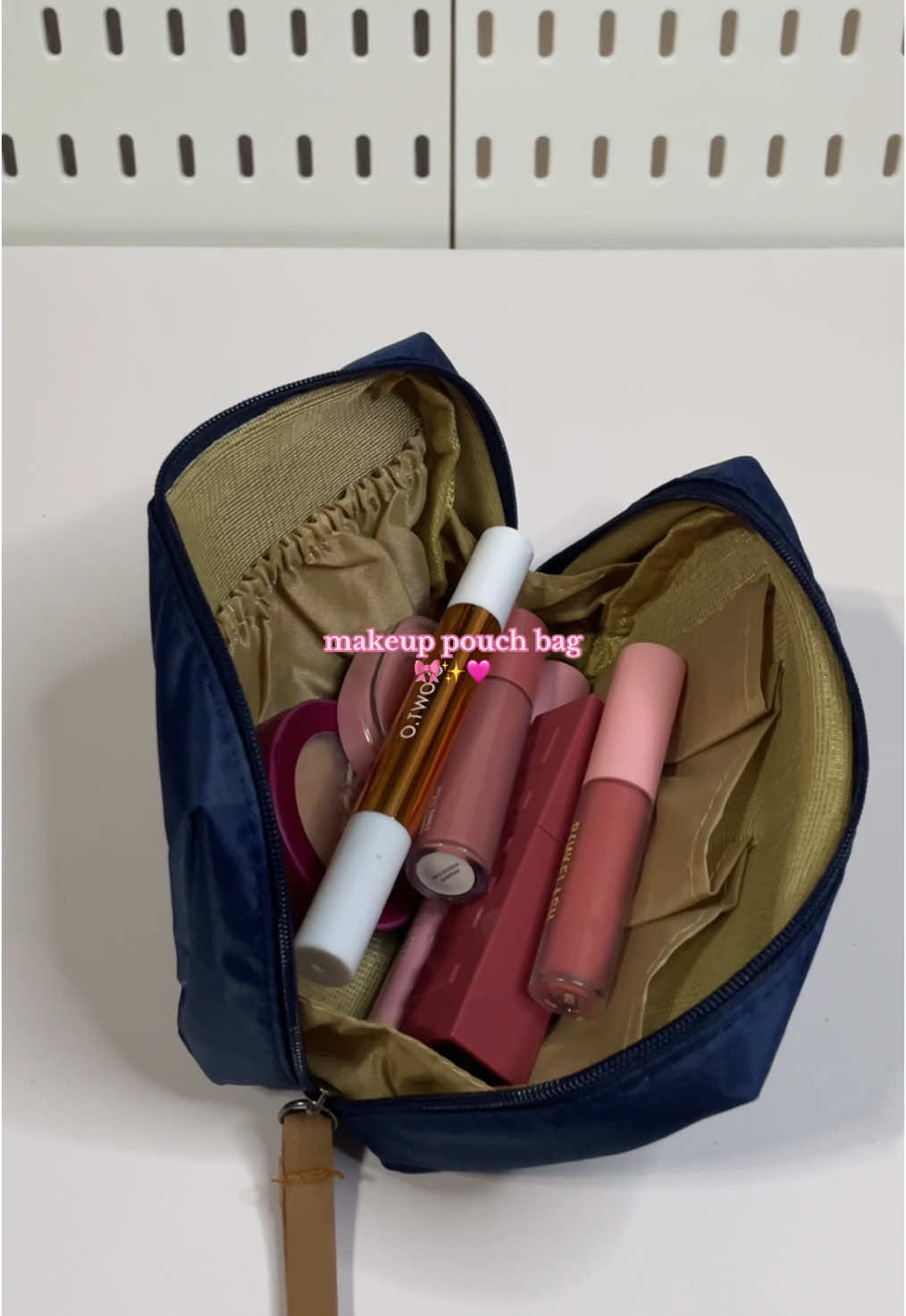 makeup pouch bag buy 1 take 1 #makeuppouch #makeupbag #makeup #makeuptips #fashion #fyp #trending #viral #tiktokbudol 