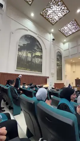 تكريم خريجين كلية الصيدلة #تكريم  #صيادلة_العراق  #ترند  #متابعين #2025 #لايك__explore___ #طلاب_الجامعات #خلصت_الحكاية  #عراق 