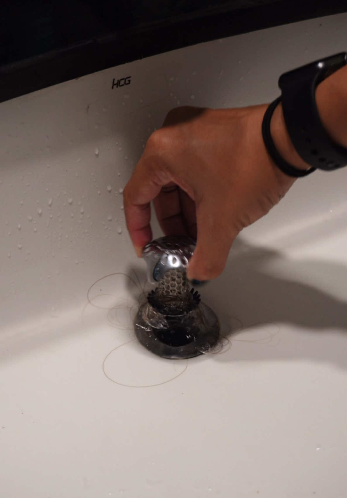 I mean....👀 #NoMoreClogs #SinkShroom #haircatcher #wallhaircatcher #DrainHack #HomeHacks #BathroomEssentials #CleanLiving