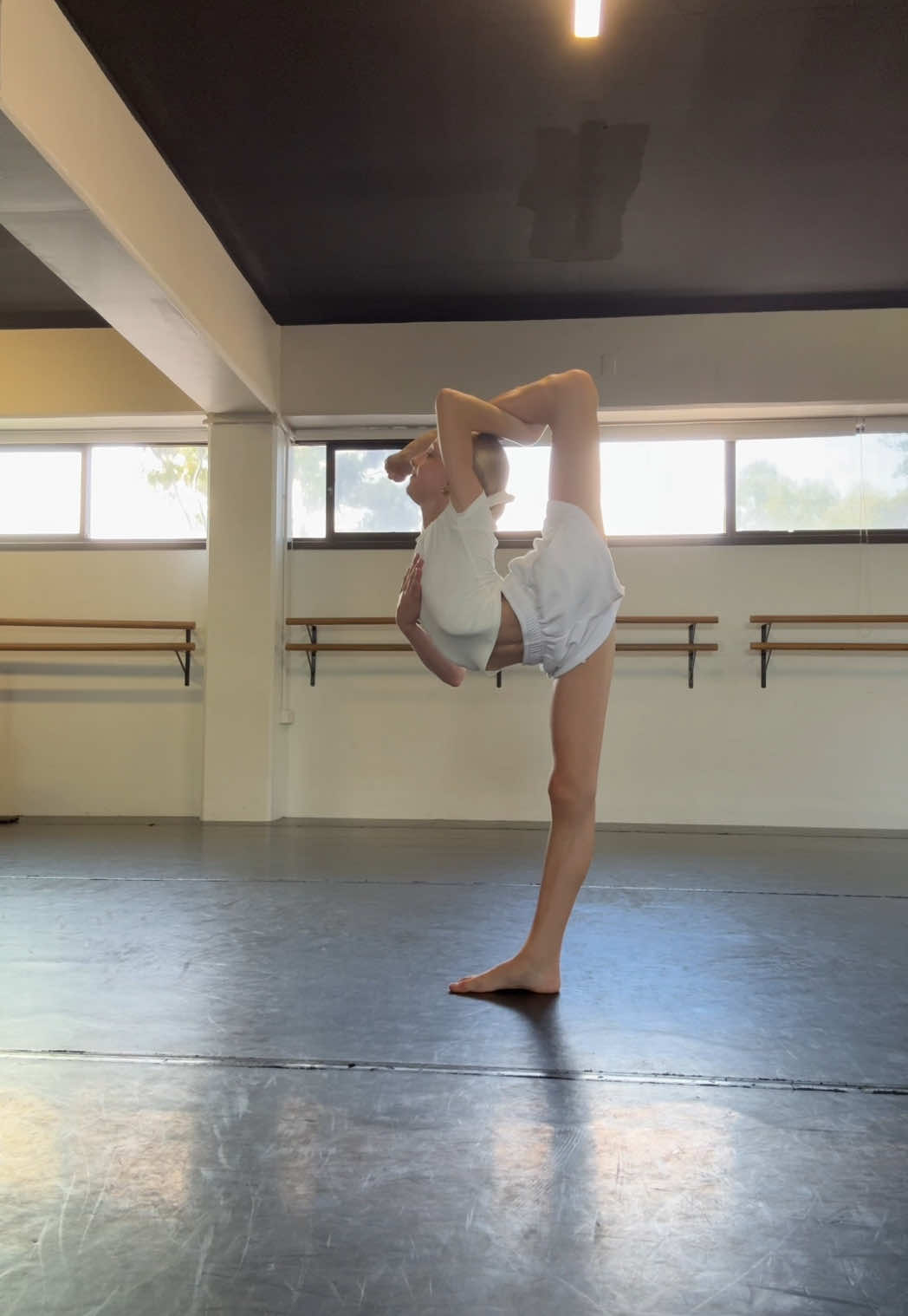 Had to try this! @tate mcrae #tatemcrae #revolvingdoor #foryou @RADARTECHNIQUE 