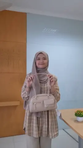 udah aku spill, cek di profile 🤗 #fionabag #mossdombag #shoulderbag 