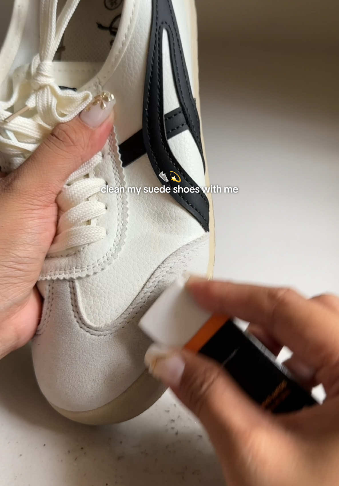 suede shoe cleaner 👟✨ #shoe #shoecleaner #suede #suedecleaning #shoecare #suedeeraser #fyp #trending #viral 