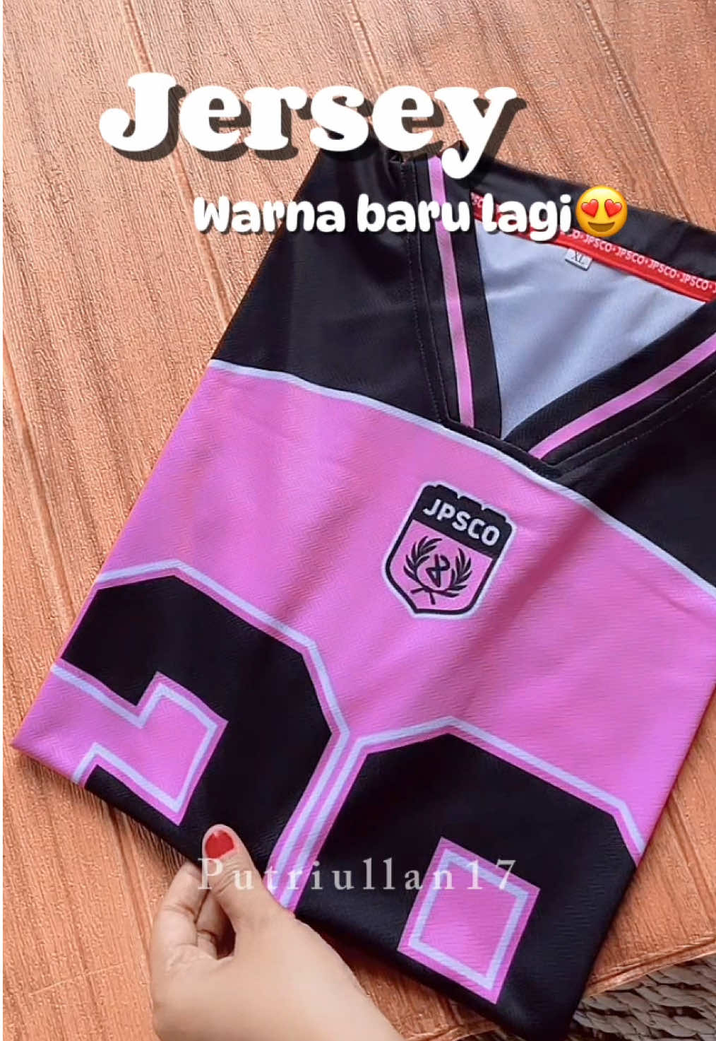 Cakep bgt pink nya😍😍😍 #jersey #bajujersey #jerseywanita #jerseykeren #jerseyclub #jerseyviral #rekomendasijersey #jerseyvintage #OOTD #ootdolahraga #ootdfashion 