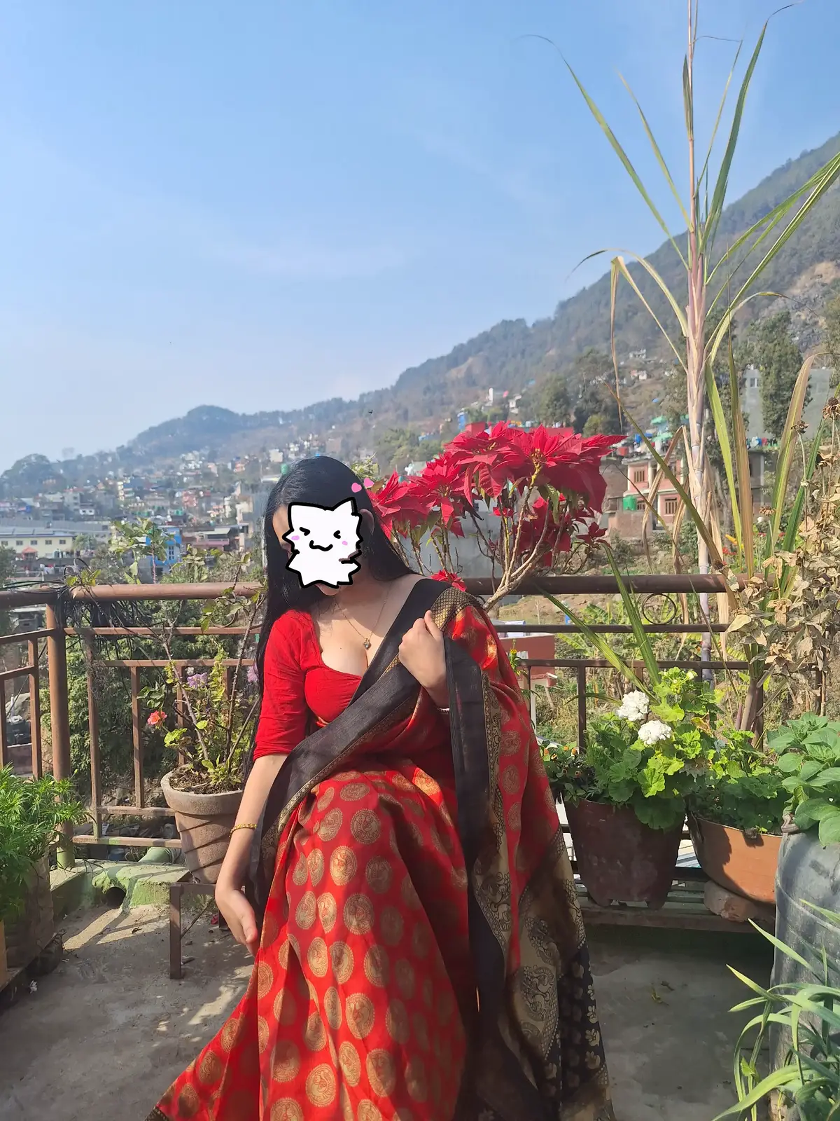 nari on beautiful red sari...😻❤️