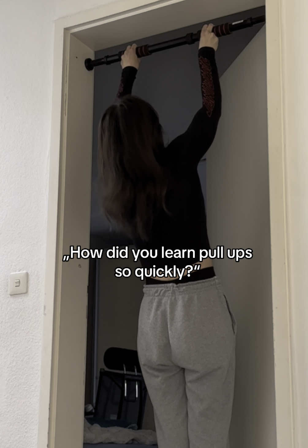 This is actually my life currently 🫣🤫 having a pull up bar at home is the magic formula ✨ (got the idea from someone but don’t remember who😭) #calisthenics #calisthenicsgirls #bodyweight #pullups #pullupbar #weightedcalisthenics 