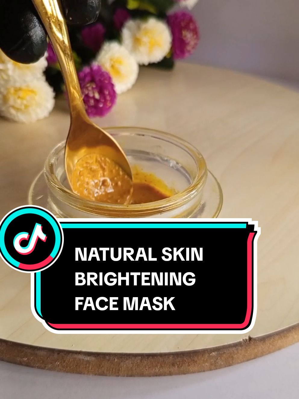 Turmeric face mask for skin brightening and skin glow. How to brighten skin naturally. natural skin brightening mask. #skinglow #skinbrightning #facemask #tuemericfacemask ##glassskin #naturalrecipes #naturalremedy 