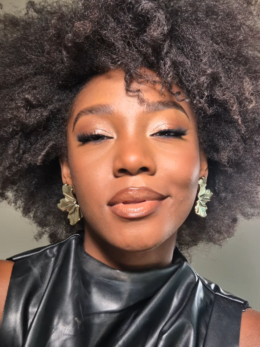 A maquiagem tem o poder de realçar sua beleza e elevar sua autoestima! Cada detalhe, cada acabamento e cada toque de pincel fazem toda a diferença no resultado final. Porque você merece uma make impecável para brilhar em qualquer ocasião! #makeup #beauty 