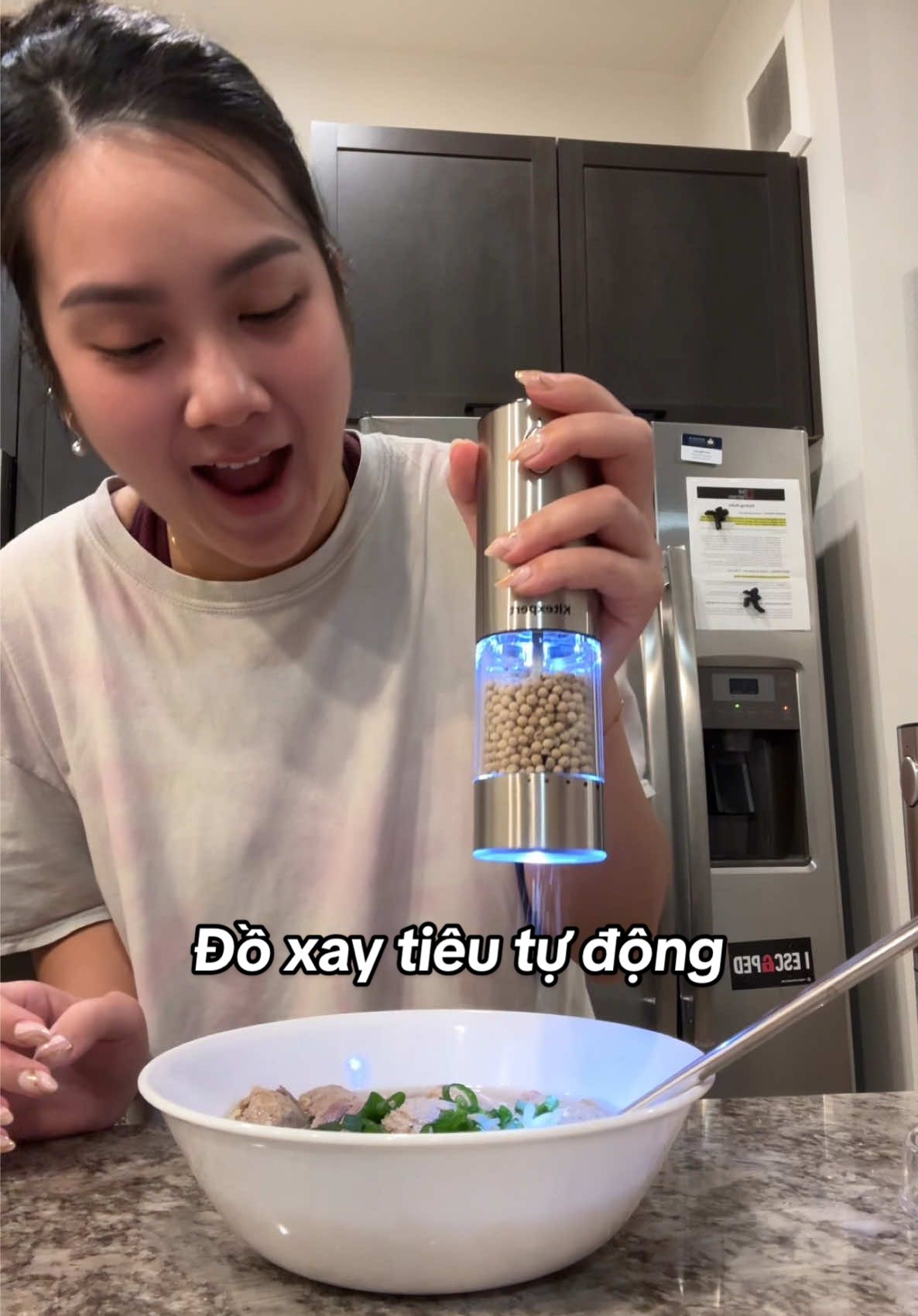 Từ ngày có cái đồ xay tiêu tự động ăn gì cũng muốn cho tiêu vào 😂😂 #anhsjournal #peppergrinder #tiktokshop #tiktokshopfinds #tiktokmademebuyit 