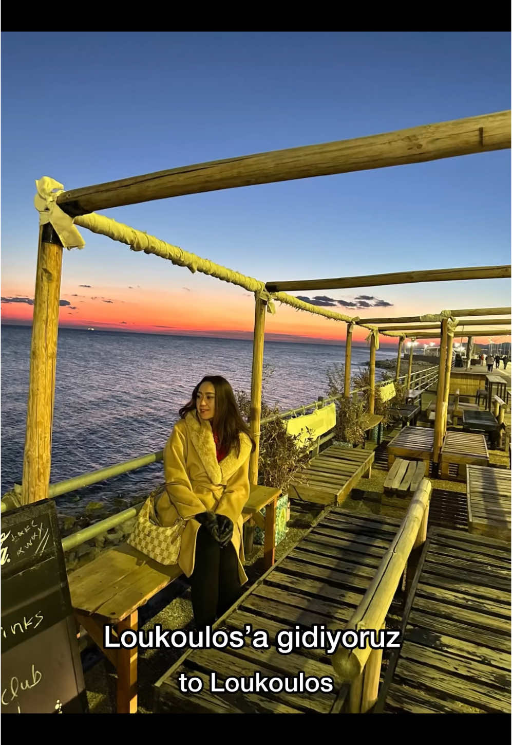 Sizce fiyatlar iyi mi ve bu masa Türkiyede bir restoranda ne kadar tutardı?  Dedeağaç’a gideceklere mekan önerisidir, Taverna Loukoulos’u puanlıyoruz 🐟🦑   #dedeağaç #alexandroupoli #yunanistan #greece🇬🇷 #greektiktok #restaurant #mekanönerisi #keşfetteyizzz #fypシ゚ #fypp #kesfet 