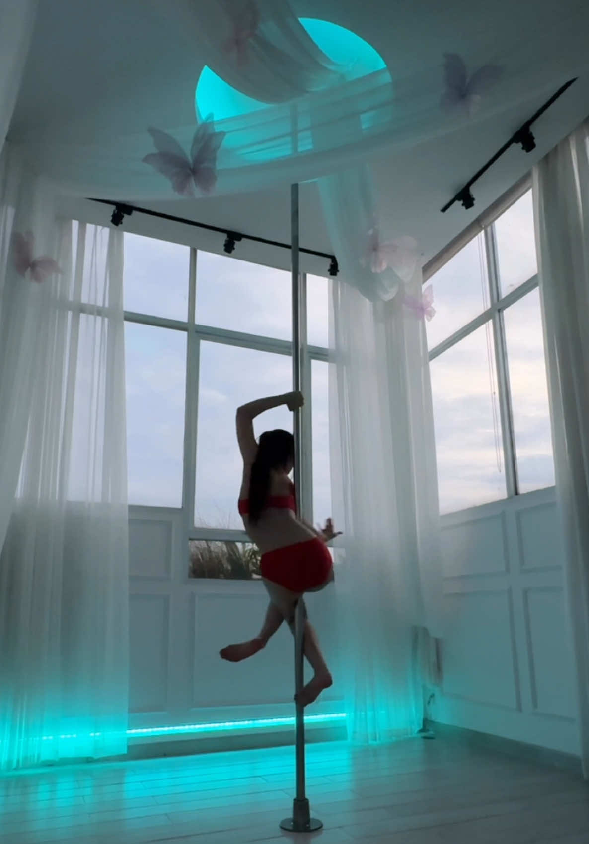 pole swan seat🤍  #aerial #aerialpole #poledance #pdswan #poledanceswan #aerialist #pole #aerial #fyp 