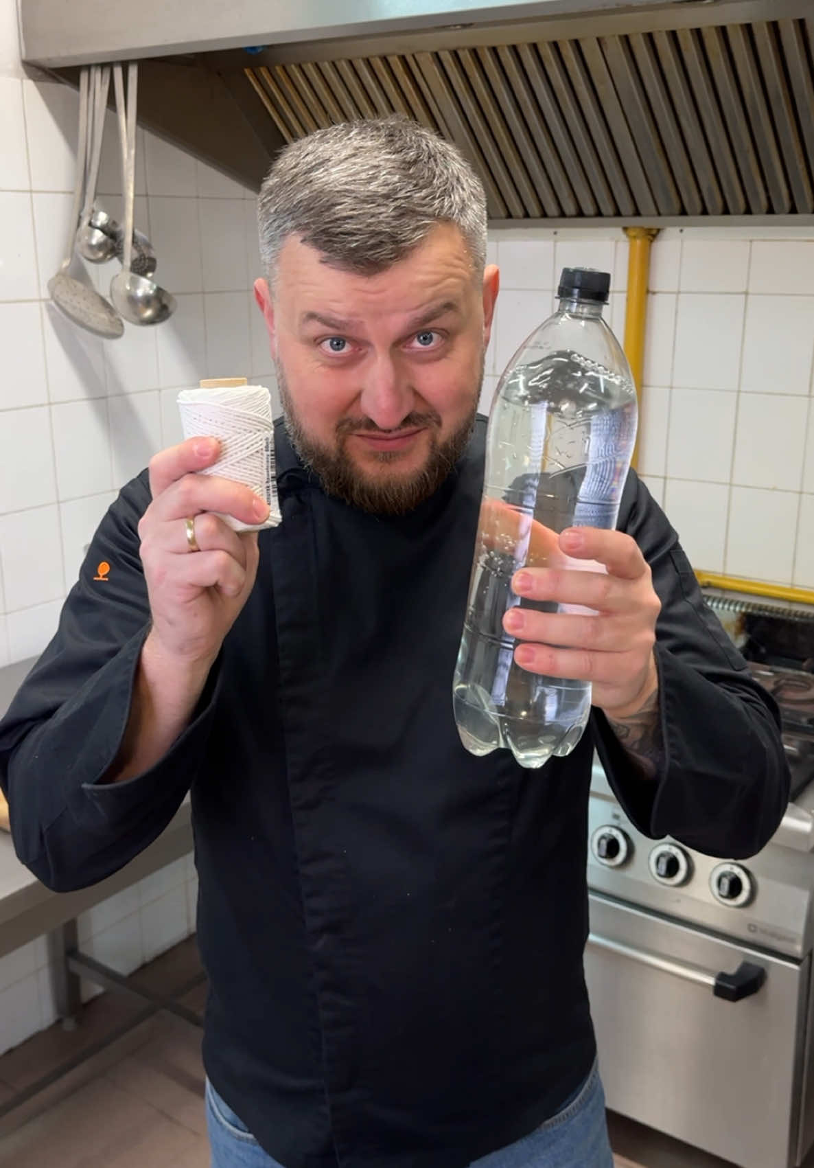 Does This Plastic Bottle Hack Actually Work? 🤯 Tried this viral bottle hack and… let’s just say things didn’t go as expected! 😂 Would you try it? Comment below! ⬇️ #BottleHack