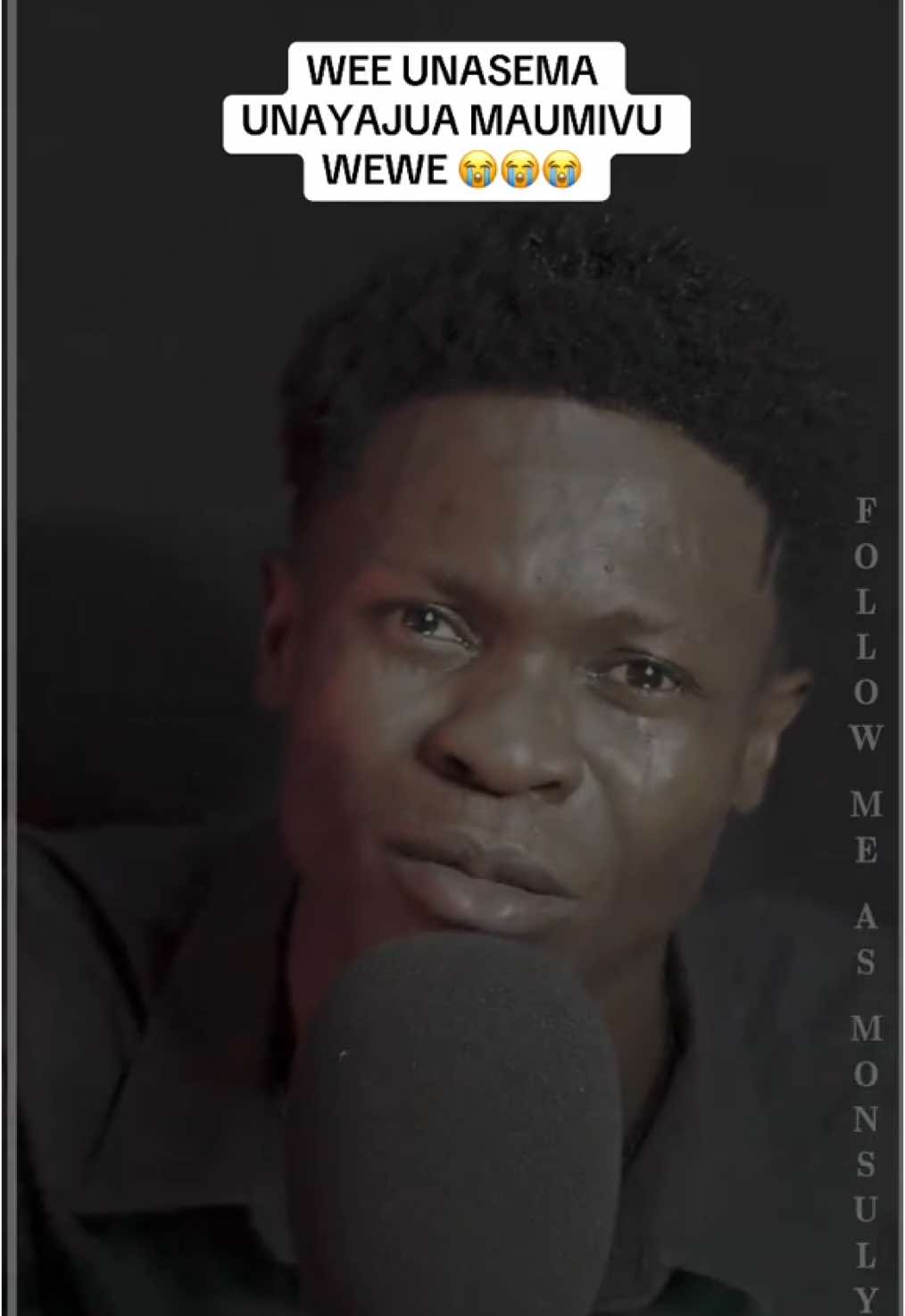 Wewe unasema unayajua maumivu, Unayajua maumivu wewe, Eti kisa mapenzi unasema hakuna maumivu yanayouma kama mapenzi unaakili kweli wewe…😭 Wakati wewe unalia kwasababu ya mapenzi embu mfikirie mtu aliyepembeni na Shimo la kaburi harafu….😢😭😭😭😭😭😭😭😭😭 Nashindwa kuandika…