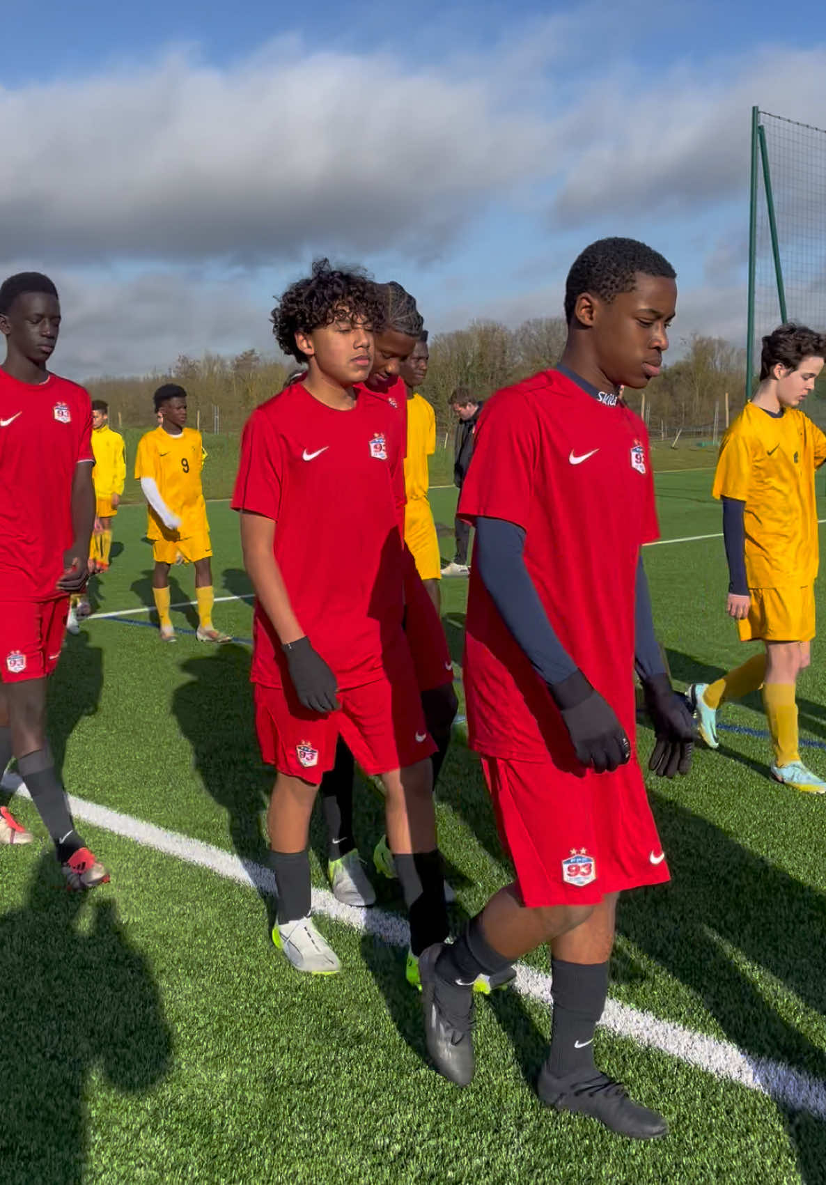 [INTERDISTRICT U14] Nos jeunes de la sélection U14 était au Domaine de Morfondé pour représenter le 9️⃣3️⃣ lors des Interdistricts ! Résultats des matchs : 🏆93 vs 92 : Victoire 1-0 🏆93 vs 94 : Victoire 2-1 ❌93 vs 95 : Défaite 0-2 Bravo à tous les joueurs pour leur détermination et leur esprit d'équipe ! On continue de s'entraîner pour revenir encore plus forts ! 💪🏼  #U14G #Interdistrict #EspritDequipe #Victoire #morfonde #fff #fyp #pourtoi #district  #Détermination #PassionDuSport #OnLâcheRien #Football #93 #seinesaintdenis  #LigueDeParisIDF