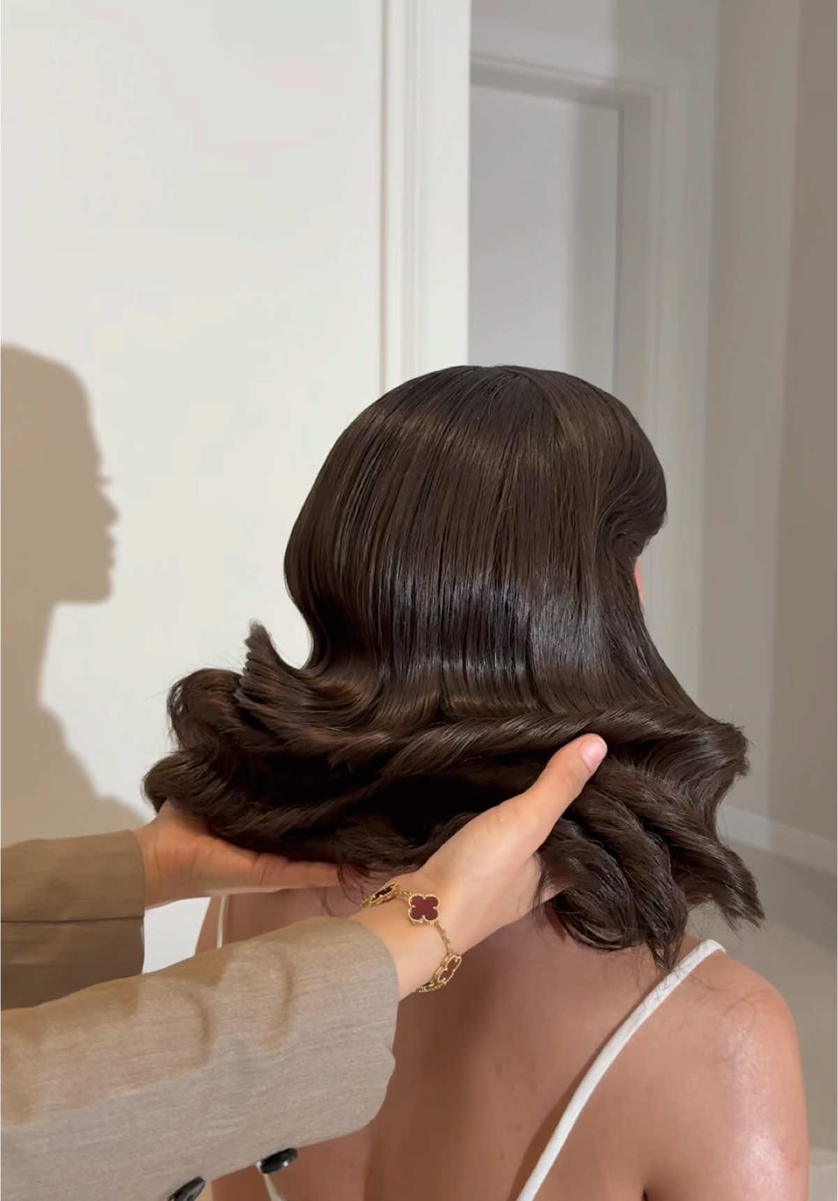 تسريحة عروس 🤍👰🏻‍♀️ الميك ابداع @Eman Almutairi #تساريح_شعر #تسريحة_عروس #الرياض #ريترو 