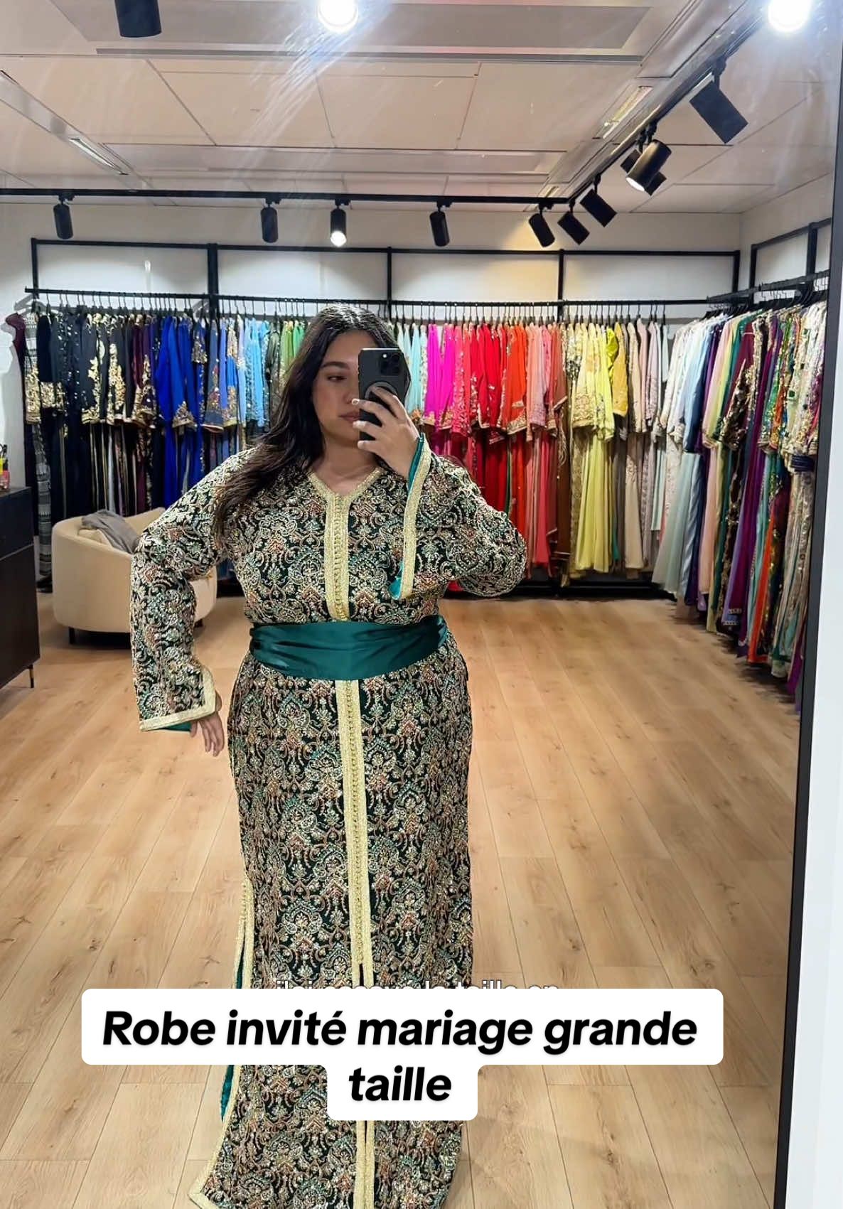 Alors vous préférez laquelle ?? La boutique c’est @Caftan Design #pourtoi #modegrandetaille #robe #mariage #outfit #dresses 