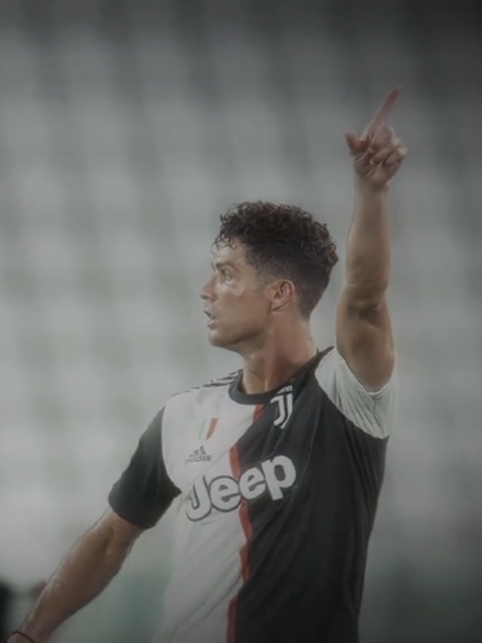 ronaldo😍  มาแจกคริปให้สำหรับอยากเอาไปทำเธรดนะค้าบ ปรับเอากระพริบออกให้🤍ส่วนโทนทำไว้ให้ #fyp #ronaldo #เธรด #แจก #foryou #football 