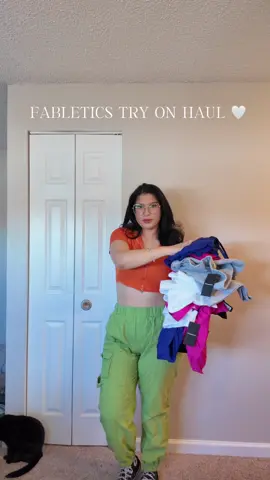 Made me feel all cute  #fyp #fypシ #fabletics #sportswear #gymclothes #clothinghaul #haul #shoppinghaul #latinacontentcreator #latinacreator #parati #paratii #CapCut 
