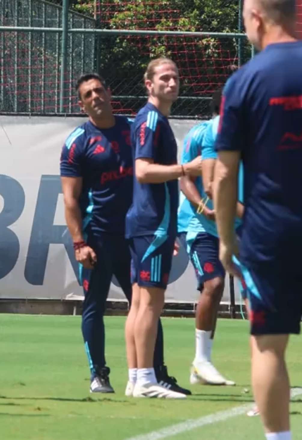 Professor Filipe Luís está esperto e focado no treino 🧑‍🏫🧠! #CRF #tiktokesportes #flamengo 