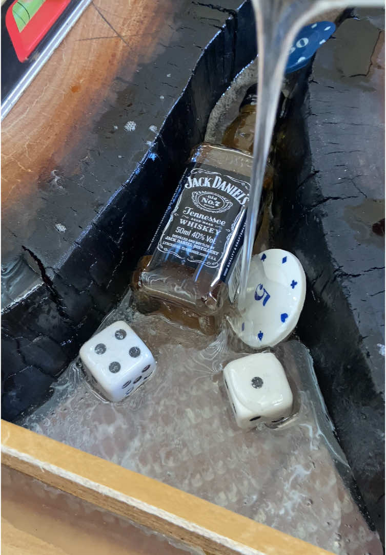 Vem coisa boa por aí 😋🌾♻️🔥#madeira #rustico #resina #decoracion 