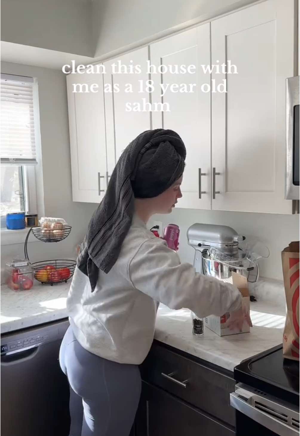 There’s so much more to the story but I had like no time 😂 #MomsofTikTok #teenpregnancy #sahm #clean #cleanwithme #cleaning #pregnancy #sahmlife #pregnant #storytime
