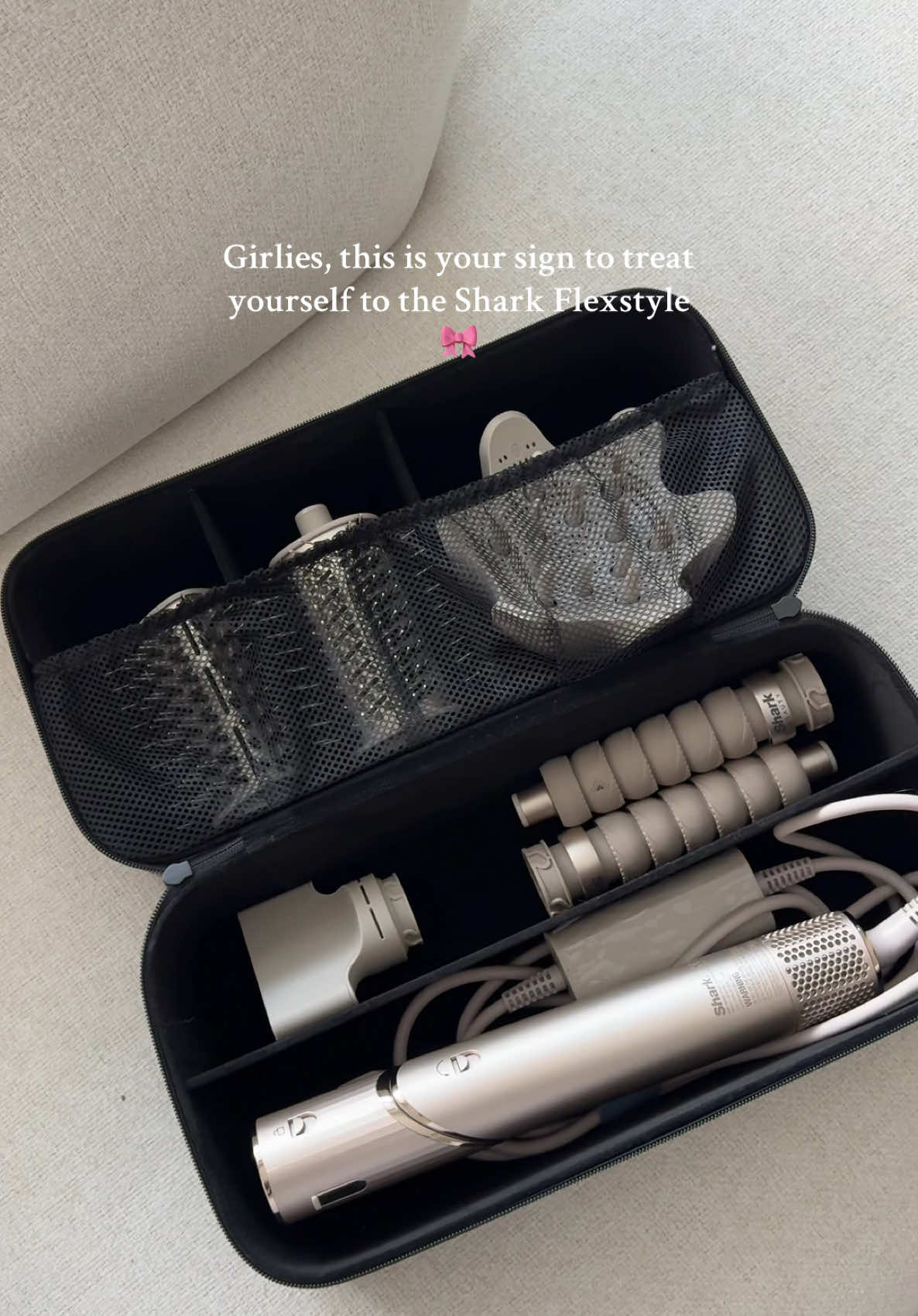 Shark are officially on TikTok shop, so now is the perfect time to grab yourself the 5 in 1 FlexStyle🤎 @Shark UK #dealdrops #fyp #tiktokmademebuyit #airwrap #hair #haircare 