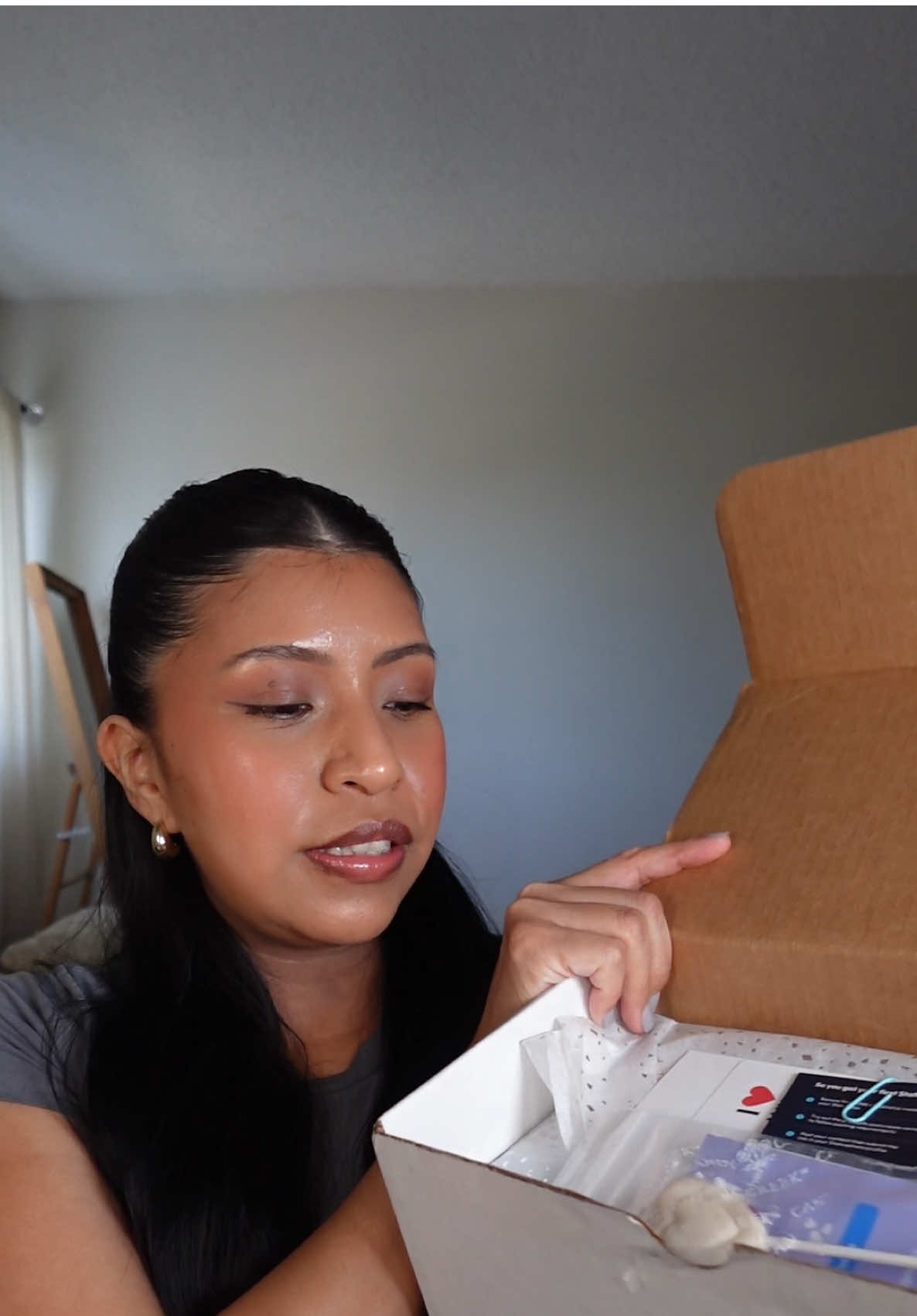My first Statusphere unboxing! 📦 the easiest way to connect creators with brands 💖 apply now and thank me later😌 @statusphere  #statusphere #contentcreator #microcreator #smallcontentcreator #gifted #influencerpr #statuspherebox #drgroot #drgroothair 