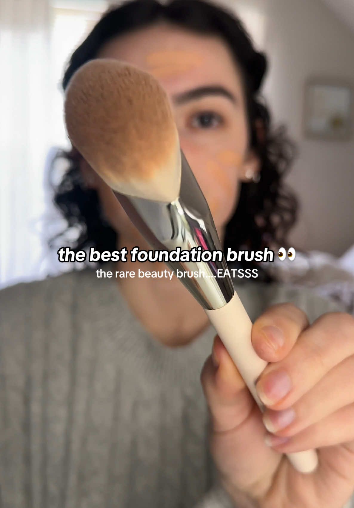 @Rare Beauty i love uuuuu! ur foundation brush is amazeeee ❤️#bestfoundationbrush #rarebeauty #rarebeautybrush #foundationbrush #fyp #makeup 