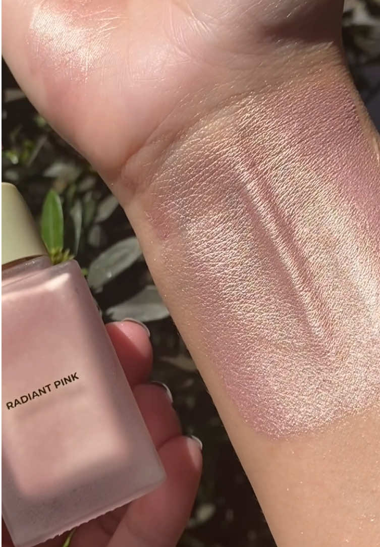 Que gloww!!#iluminador #silkskin #iluminadorliquido #rubyrosemakeup #creatorsearchinsights 