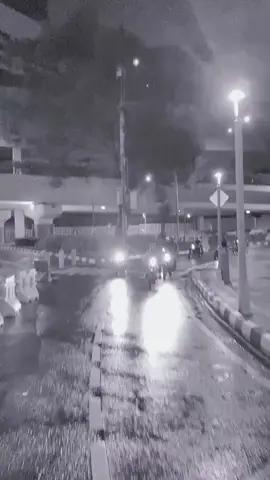 ujan doang ma ora ngaruh pisan🗿 #fyppppppppppppppppppppppp #caferacer #custombogor #xsr155 #xyzbca #foryou #fyp #vinsmokerockers #fypage 