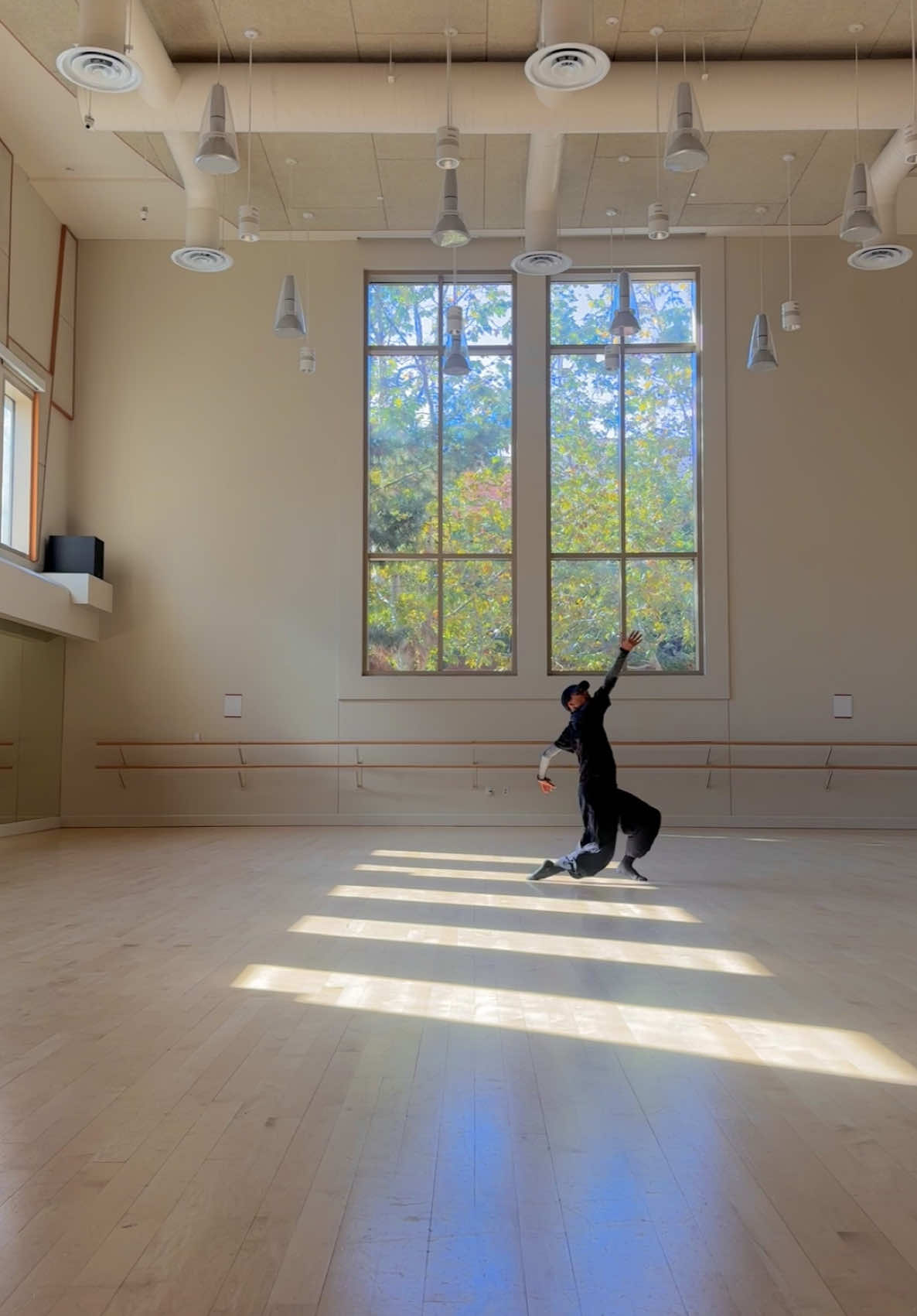 painting the space around me🥹🤎🫧✨  #dance #dancer #contemporarydance #classicalmusic #artist #ballet #boysdancetoo #dancing #improv #dancersoftiktok 