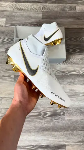 Nike Phantom Vision Elite!😍 #fyp #football #realmadrid #fcbarcelona #neymar #footballboots #soccerlife #mbappe #footballvibes #PremierLeague #bootspotting #cleatlife #footballlove #bayernmunich #trendingreels #explorepage #youthfootball #cristianoronaldo #footballcommunity #goal #rareboots #thebeautifulgame #nikefootball #footballmatch #adidasfootball #footballseason #footballtraining #instafootball 