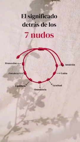 ✨ Cada nudo guarda un significado especial, creado para acompañarte en cada etapa y transmitir energía positiva. 1️⃣ Protección en cada paso 🛡️ – Brinda seguridad y fortaleza a quienes más amas. 2️⃣ Fortaleza para avanzar 💪 – Un impulso de valentía para superar cualquier desafío. 3️⃣ Abundancia en todos los sentidos 🌳 – Un recordatorio de la riqueza que ya habita en tu vida. 4️⃣ Equilibrio en cada momento 🧘‍♀️ – Invita a encontrar paz y armonía en medio del caos. 5️⃣ Gratitud como principio 🙏 – Te inspira a valorar cada instante y agradecerlo de corazón. 6️⃣ Unión que conecta 🤝 – Refuerza los lazos con quienes hacen tu vida más especial. 7️⃣ Intuición que guía 🧠 – Te ayuda a escuchar tu voz interior y confiar en tu camino. ✨ Descubre cómo sorprender a alguien especial con un detalle que va más allá de lo material. #Jaspe #7nudos #pulseraroja  #regalosconsignificado #energiapositiva #hechoamano 