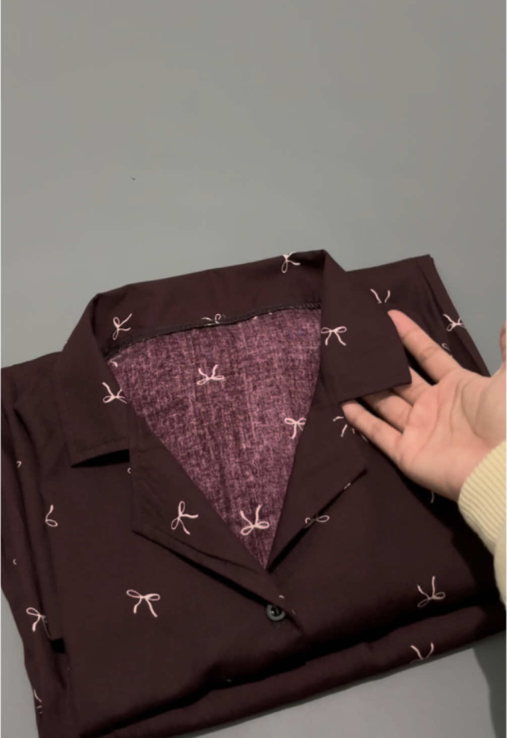 warnanya cakep bgt🥰  #onesetkemeja #piyama #bajutidur #kemeja #fyppppppppppppppppppppppp #xybca #shainmaroon 