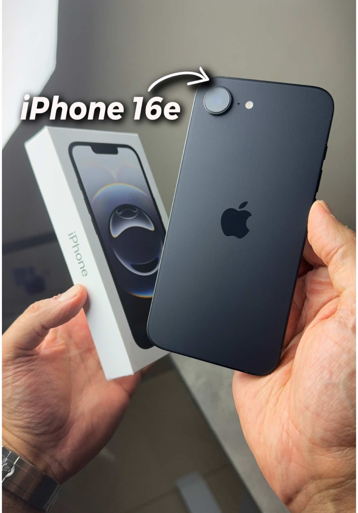 Unboxing #iphone16e in black ⚫️ #apple #techtok #techiteasy #LearnOnTikTok #iphone 