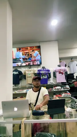 Esperando todo el día para que se fueran todos los Chicos de ventas #lo #trendingvideo #emorendedores #cosadehombres #bandido #playeras #playeraspormayoreo 