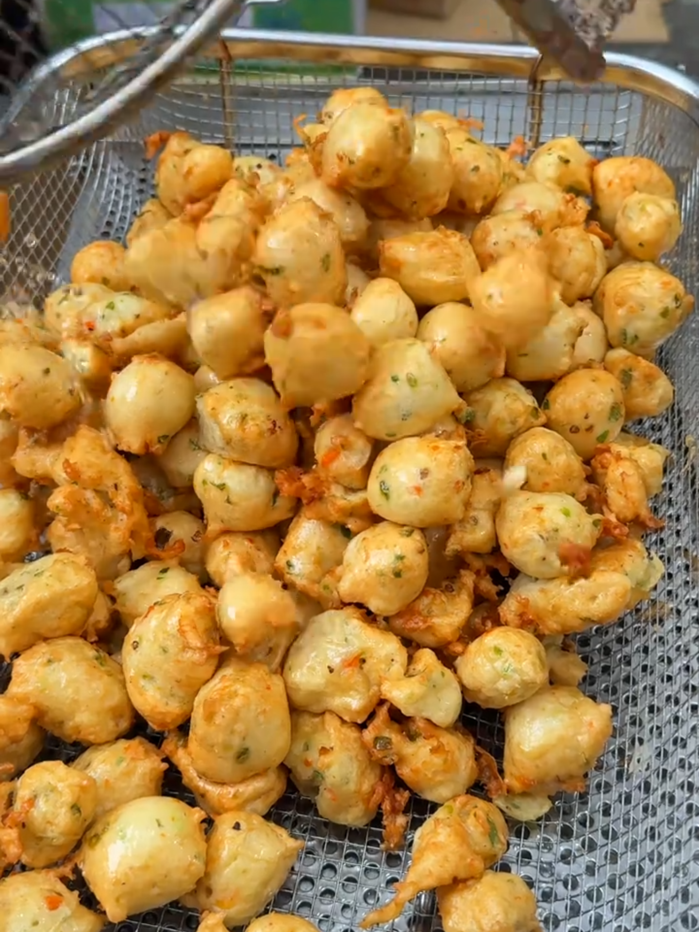 놀라운 달인 요리 스킬 / Amazing cooking skills - korean street food   ℹ️놀라운 달인 요리 스킬 / Amazing cooking skills - korean street food   🚠Location: Singi-dong, Dong-gu, Daegu 반야월 수제어묵   🚩Google Map - https://maps.app.goo.gl/1XvaVJvLcqtTy7WZ8   💰Price : 1,500KRW ​/ 1USD