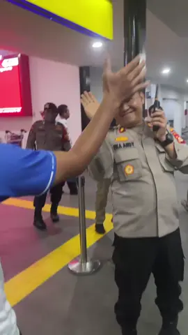 wong seneng tok isi ne polisi ne terpaksa nguyu🤣🏆💙 #laskarmataram #psim #juara1 #brajamusti 