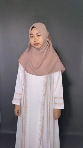 Abayanya cakep bgt 🫶🏻 @Aralluce Abaya #abayaputih #abayaputihmotif #abayamotif #abayamewah #aralluce 