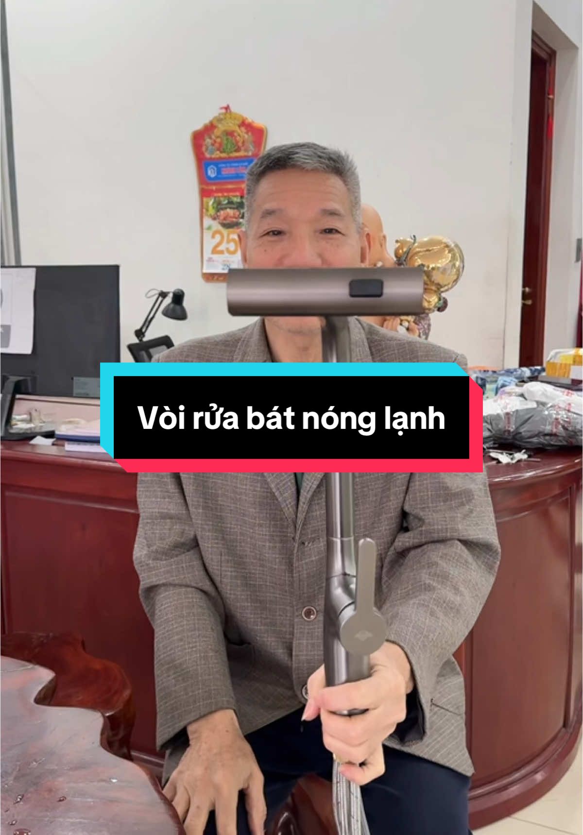 Bộ vòi bếp xoay nóng lạnh sơn mài đen cao cấp, có nhiều chế độ xả #xuhuong #thinhhanh #voibepnonglanh 