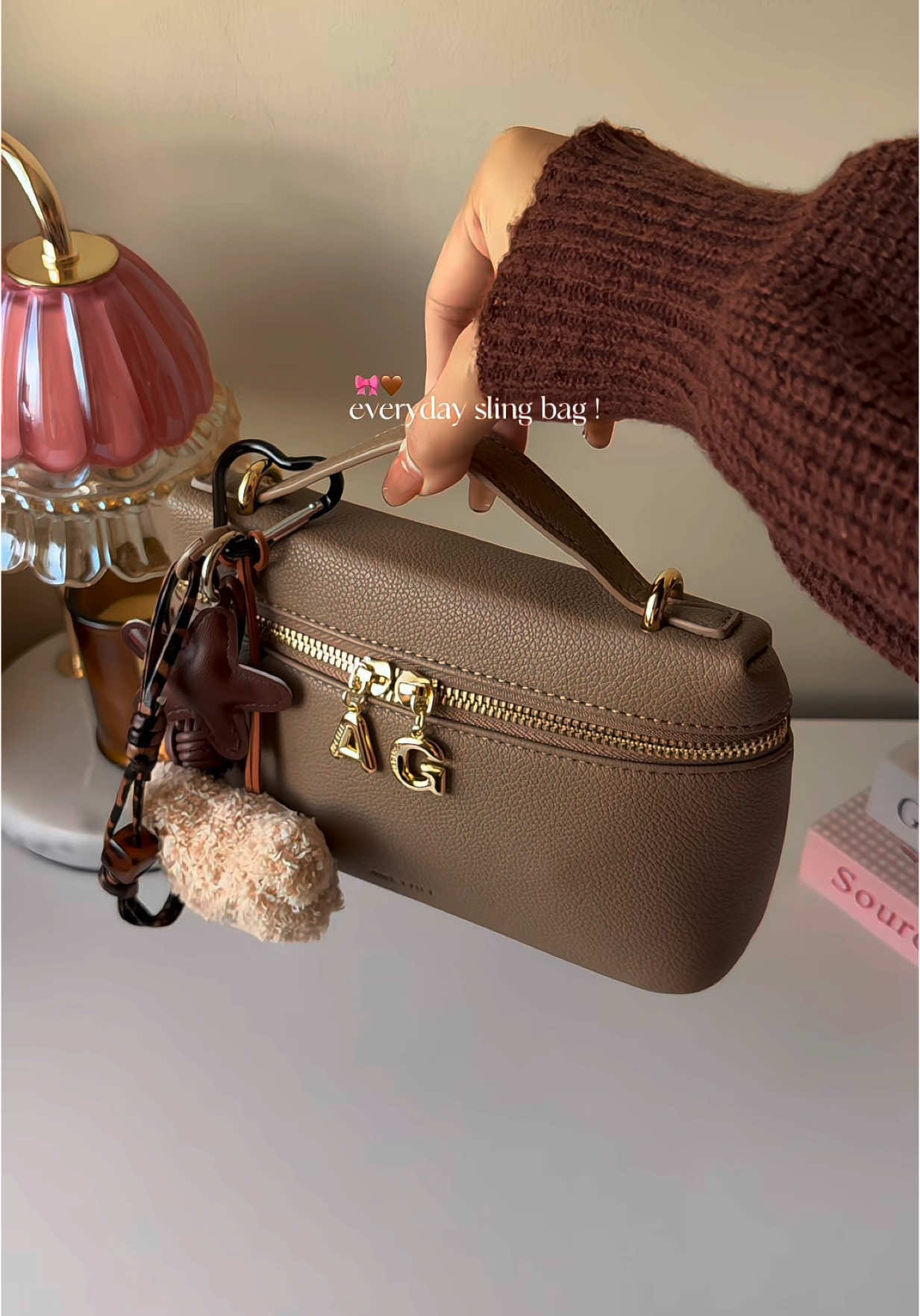 perfect for everyday use 🤎💫 #bag #slingbag #minibag #everydaybag #bagforwomen #cutebag #smallbag #fyp #trending #viral 