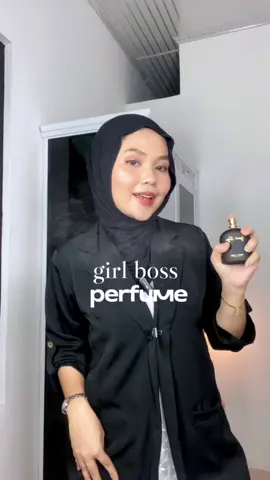 hypnotic desire @Narsis Official is giving “girl boss/it girl” vibes ⛓️🖤 #parfum #narsisparfum #narsishypnoticde #girlboss 