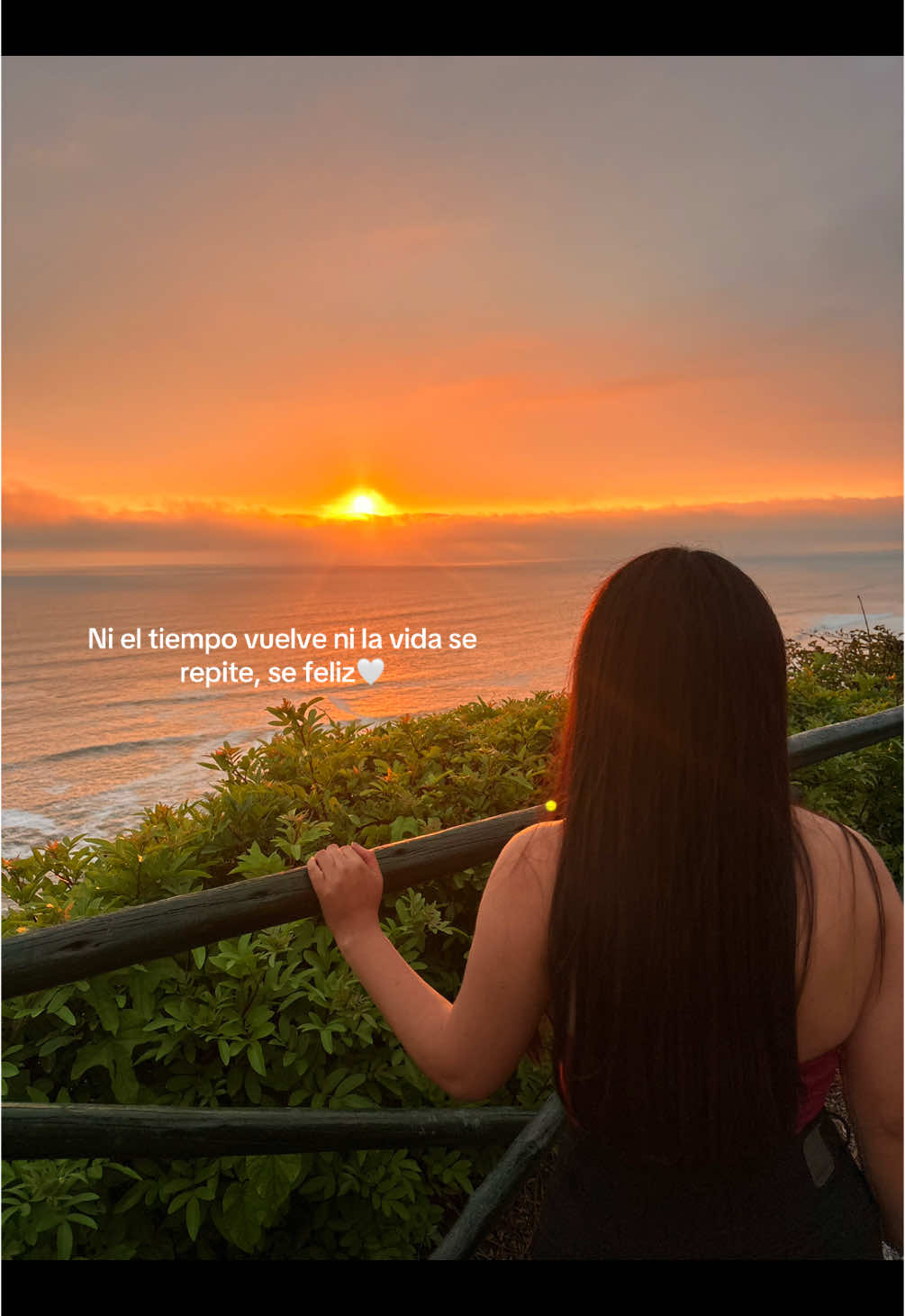 Disfruta a mil los momentos que luego solo quedan recuerdos🤍 #tik_tok #fypp #fouryou #xyzcba #viral_video #girls #paratii #frasesmotivadoras #moments #lima #atardeceres🌅 #sunsetlover #limaperu🇵🇪 