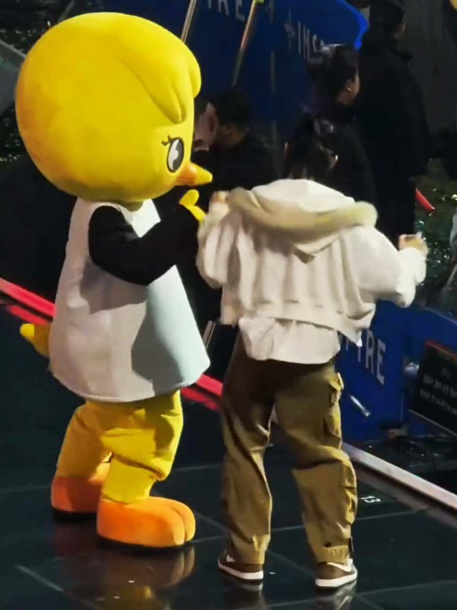 Lixxie shaking his little booty. 🐣☀️🖤💙🩵🤍 #Felix #StrayKids #MyBias #Bias #FelixStan #FelixEdits #StrayKidsFeliX #SKZFanMeeting #KingofKPop #stay #SKZ #skzfyp #foryourpage #skzforyou #kpoptiktok #KPop #fyp #fypage #Felixfyp 