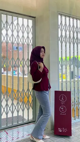outfit maroon cakep juga😍 #fyp #fyppppppppppppppppppppppp #fypage #xybca  #OOTD #ootdhijab #semarang #cafesemarang #CapCut 