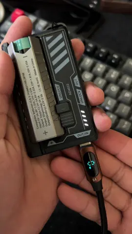 Bất tiện ở chỗ mỗi lần bạn chỉ sạc được 1 pin #tomobox #tomobox77 #GoojodoqBT20 #SạcDựPhòngĐộcLạ #PowerBank10000mAh #FastCharging #SạcDựPhòngNhỏGọn #CôngNghệTiệnLợi #BatteryLife #SạcDựPhòngKhôngDây #PhụKiệnCôngNghệ #PortableCharger #SạcNhanh #SạcDựPhòngMini #TechGadgets 