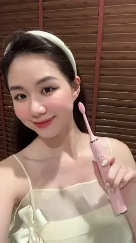Răng trắng sạch cười xinh với bàn chải điện nhà Brushie 🫢 #banchaidien #banchaidienbrushie #brushie #smilee 